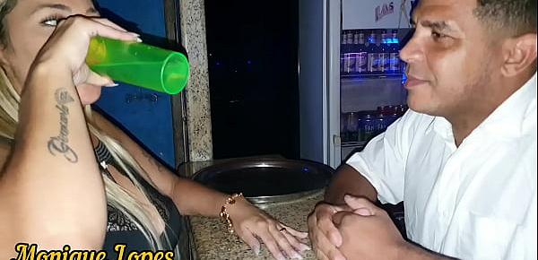  Loira Gostosa Monique Lopes faz Stripper e fode com Cliente e Barman  completo no Red